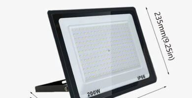 Foco LED 200W resistente al agua IP65, ideal para iluminación exterior de alto rendimiento.