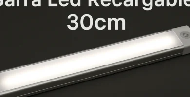 Imagen de barra LED recargable de 30cm encendida, ideal como luz de emergencia para casa