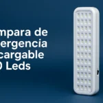 Lámpara de emergencia blanca con 100 LEDs encendida sobre fondo oscuro, ideal para iluminar en apagones