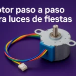 Motor paso a paso con cableado multicolor sobre fondo púrpura, ideal para luces de fiestas, cabezas móviles y efectos DMX